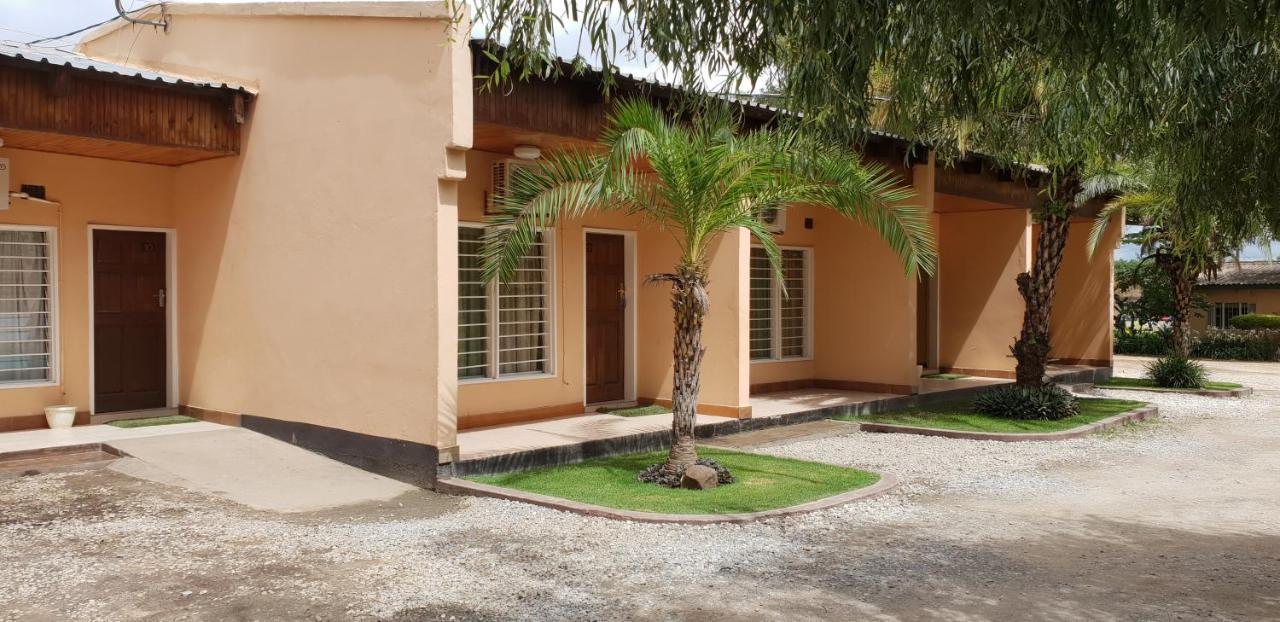 Mwiluzi Motel Ltd Lusaka Exteriör bild